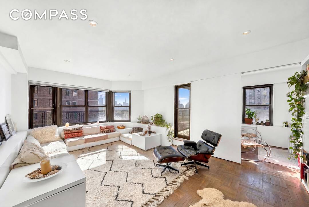 Available for the first time, apartment 15AS is a true penthouse two private terraces, sweeping architectural and river views, south and east exposures, and a flexible second bedroom home office, ...