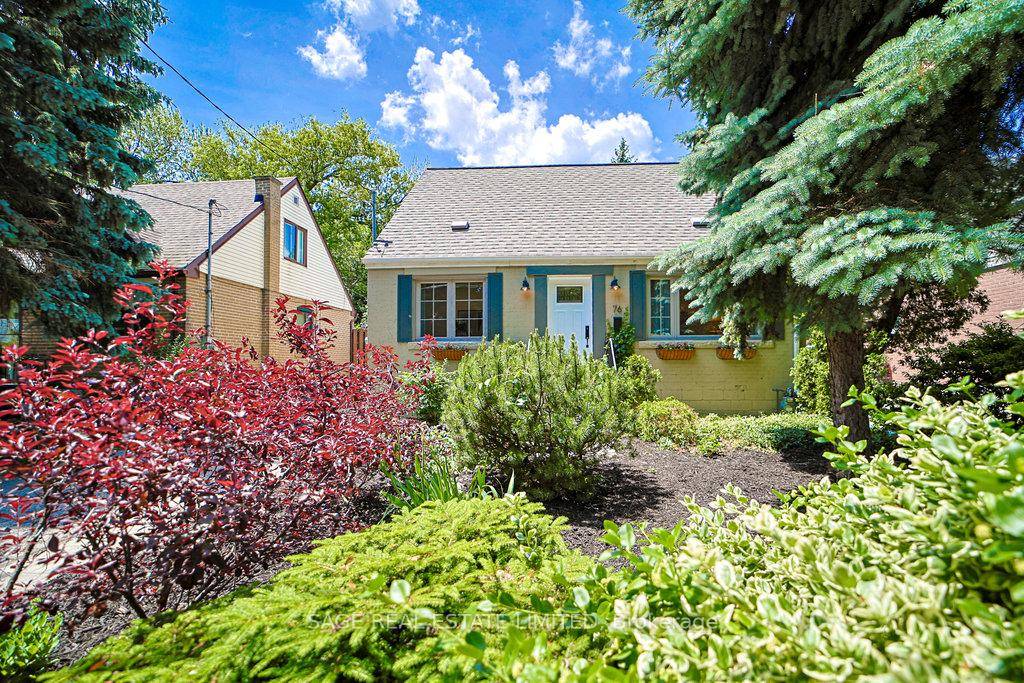 Welcome to this move in ready, charming detached 3 bedroom home, ideally located on a quiet residential street in Cliffside Village.