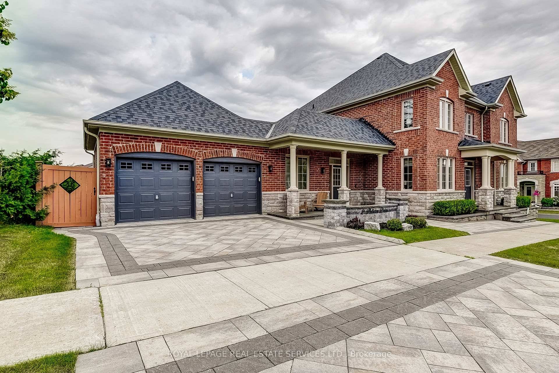 Welcome to this extraordinary custom home located on a premium lot in one of Markhams most desirable neighbourhoods.