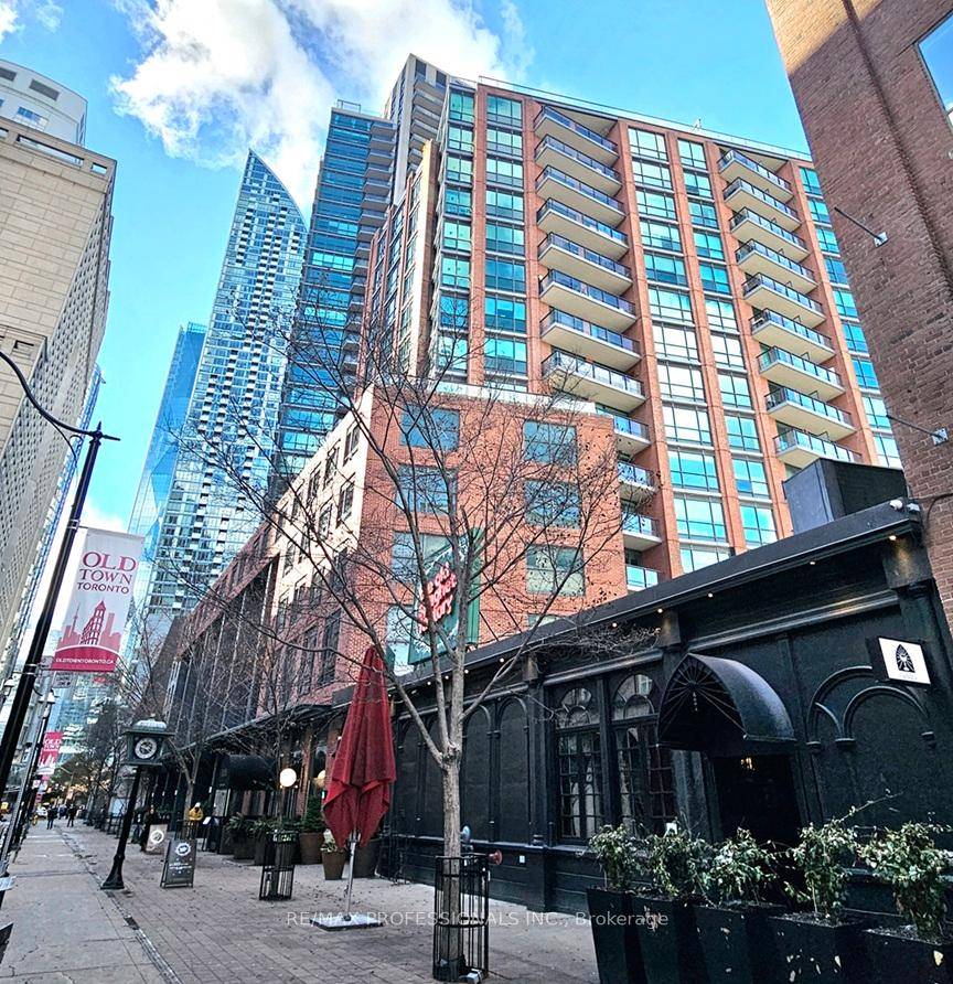 Spectacular London on the Esplanade Furnished Condo in Prime Waterfront Communities !