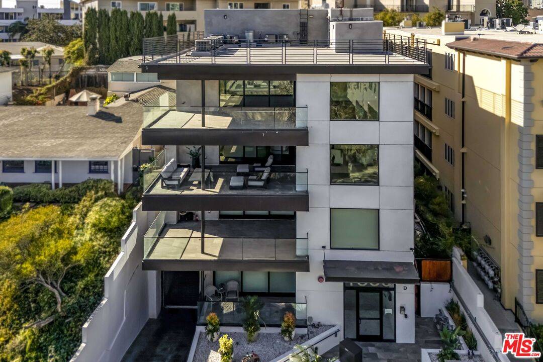 1839   Pandora Ave 3BR Beverlywood La