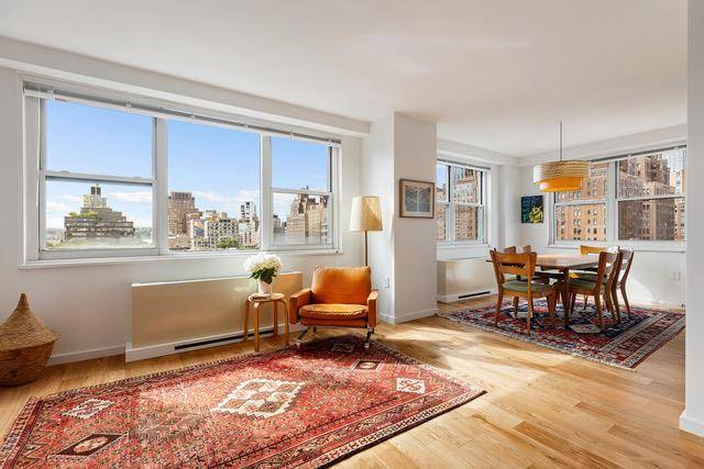 This beautiful west and north facing 2 bedroom, 2 bath apartment has some of the most stunning and exciting views in the city the 1817 chapel and buildings of the ...