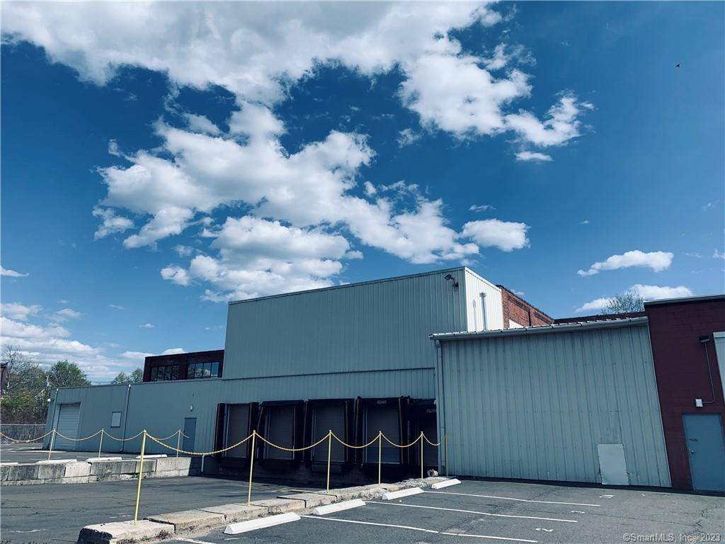 45000 SF Office Flex space with 30, 000 SF clean warehouse shop space with 13 28 ft ceiling height.