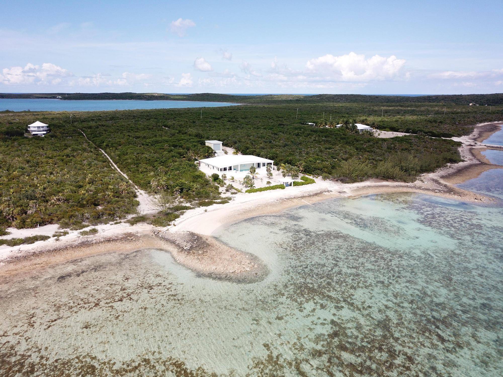 WATERFRONT HOME WITH POOL Half Duplex Long-Island-Bahamas