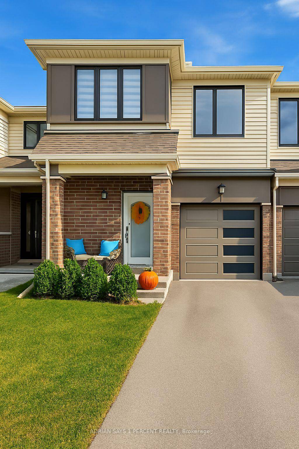 CONNECTIONS IN KANATA Prestigious Subdivision Palladium amp ; Huntmar area, next door to the Canadian Tire Centre, largest amp ; limited edition The Oak model with 4 beds 3 baths ...