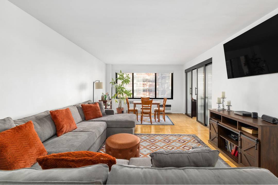 Residence 9D at 200 East 36th Street is a beautifully renovated and spacious true 1 bedroom convertible 2 bedroom apartment.