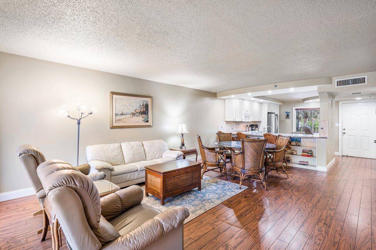 Your Dream Winter Getaway in Jupiter Bay !
