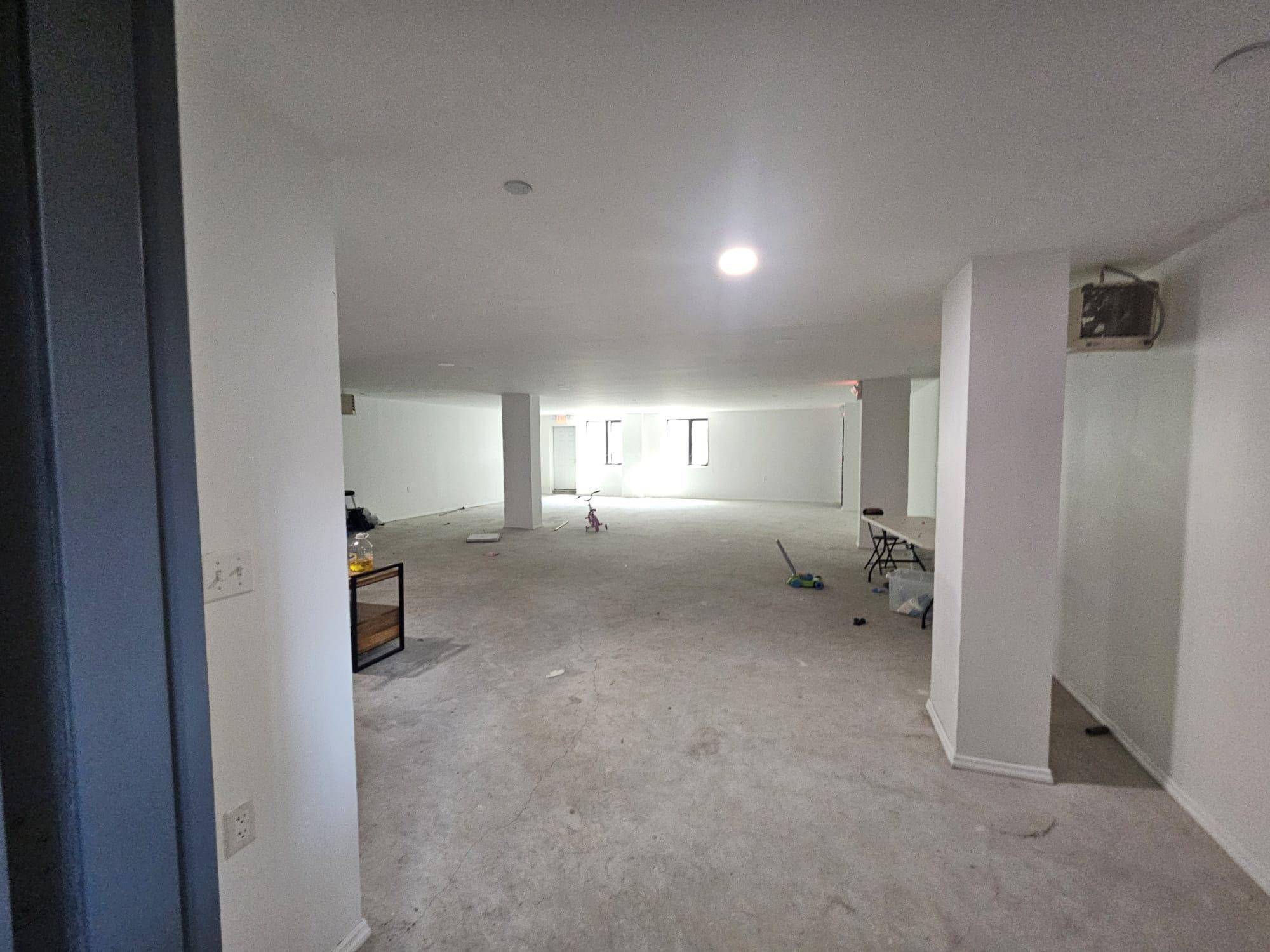 SPACE COMMERCIAL FOR THE RENT IS NEW CONSTRUCCION, VERY LARGE WITH LOTS OF LIGHTING.