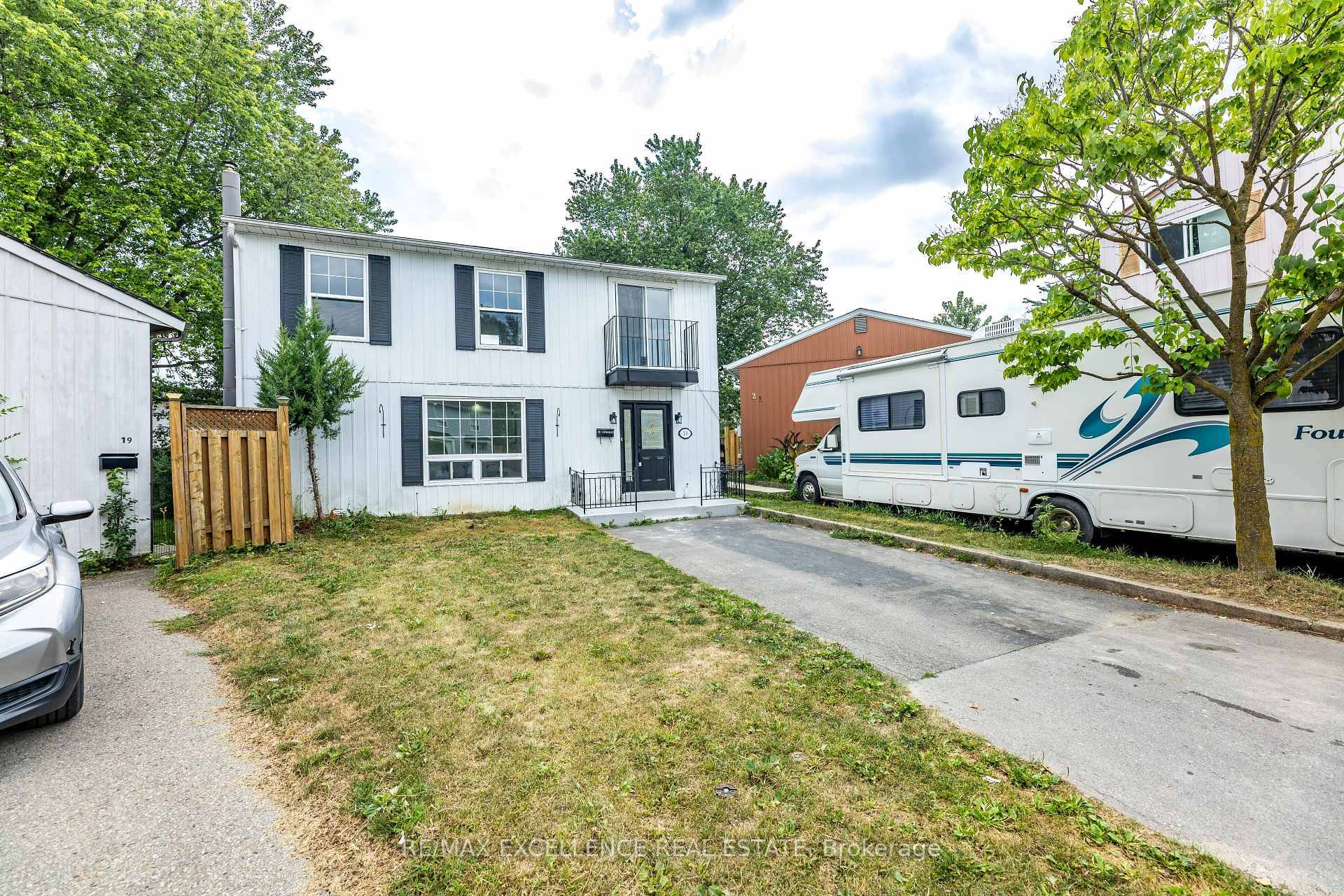 Amazing 3 Bedroom Detached Home Situated on a Premium Lot at the End of a Quiet, Child Safe Court !