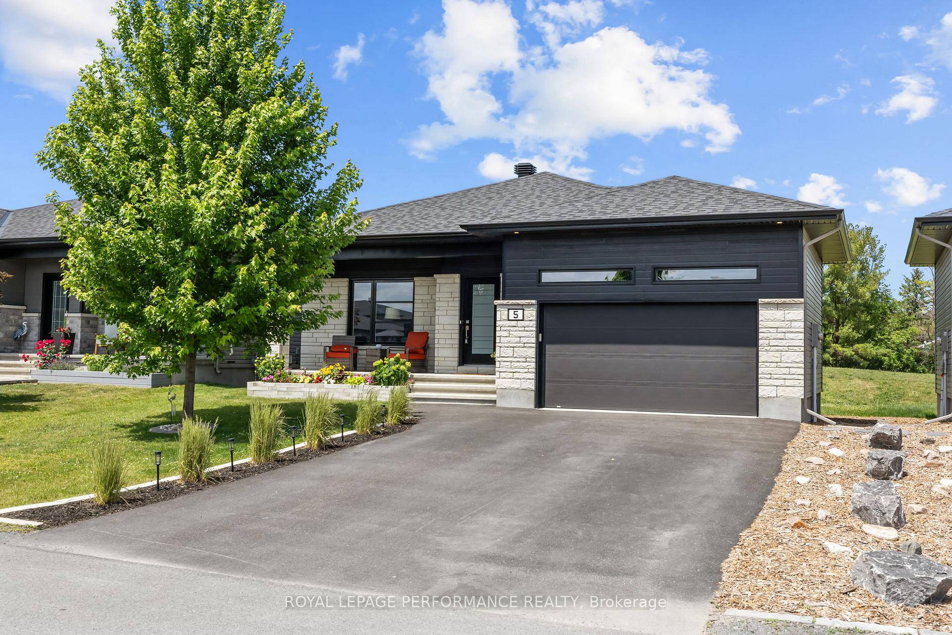 Welcome to 5 Matheson Street in Crysler !