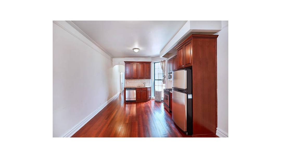 Available for the first time in four years, this bright and spacious one bedroom apartment is found on one of the most central and convenient blocks of the Upper East ...