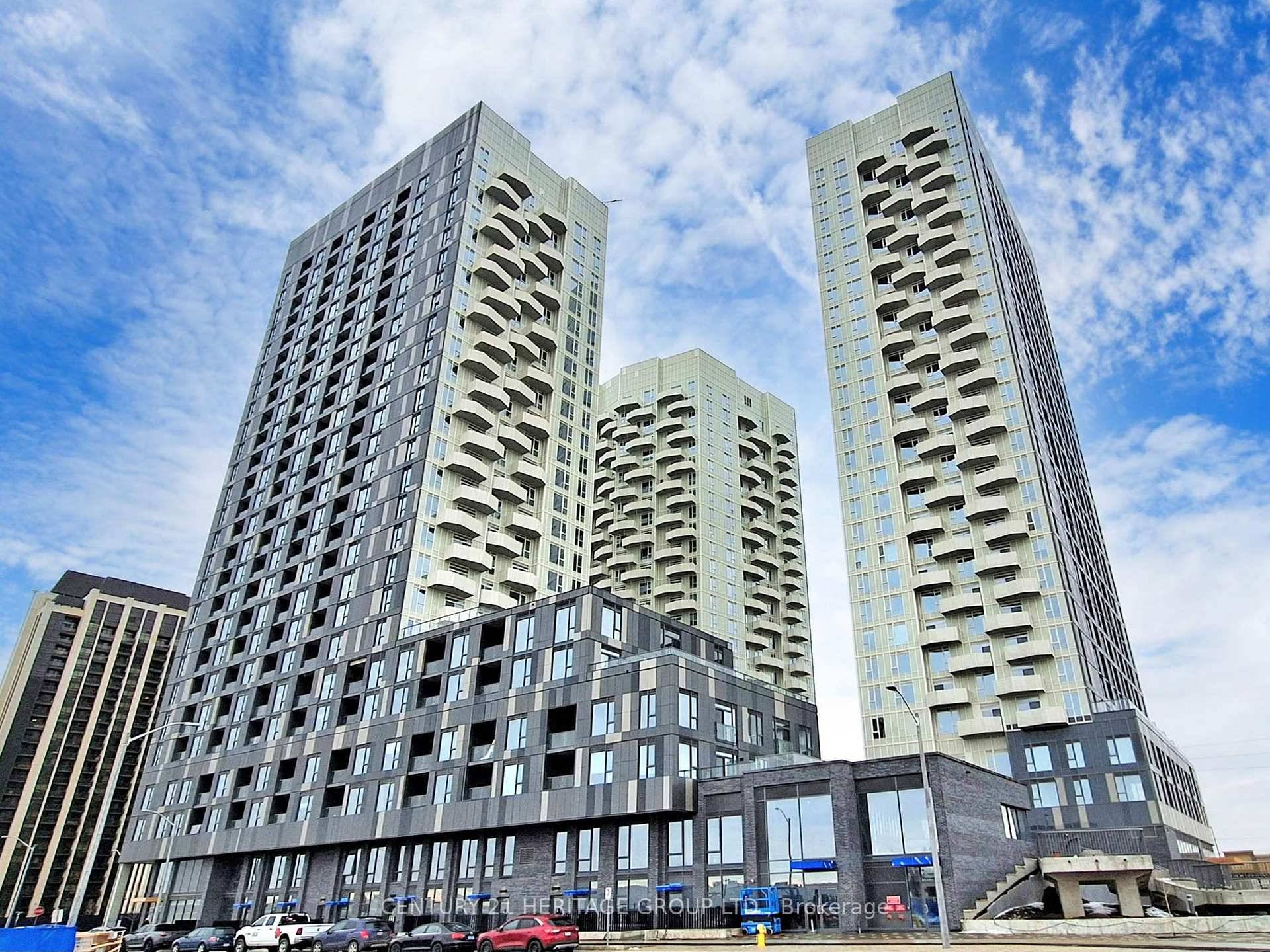 This brand new, modern layout with high end finishes throughout is on the 28th floor.