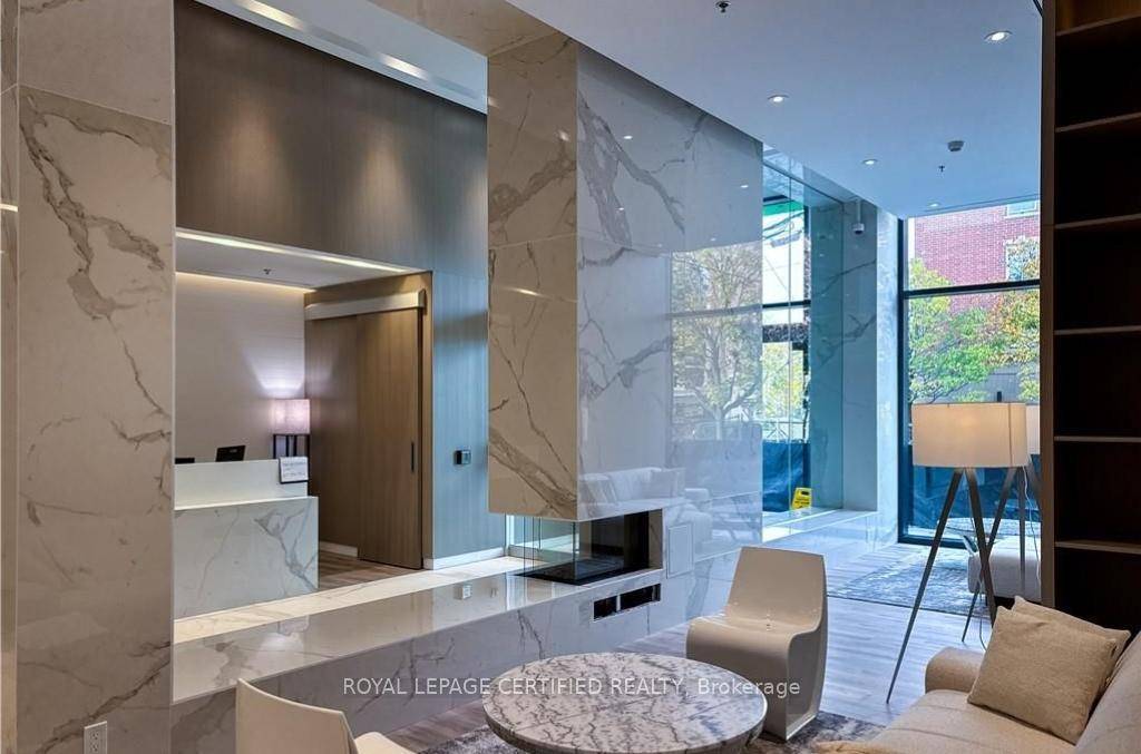 Luxury Living in downtown Burlington !