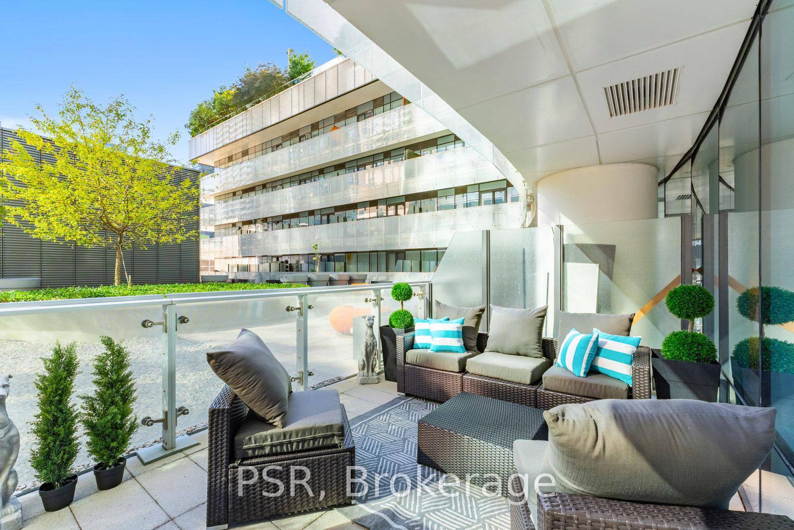 Rare Terrace Level 1 Bedroom Den At 1 Bloor St E, Steps To Yorkville.