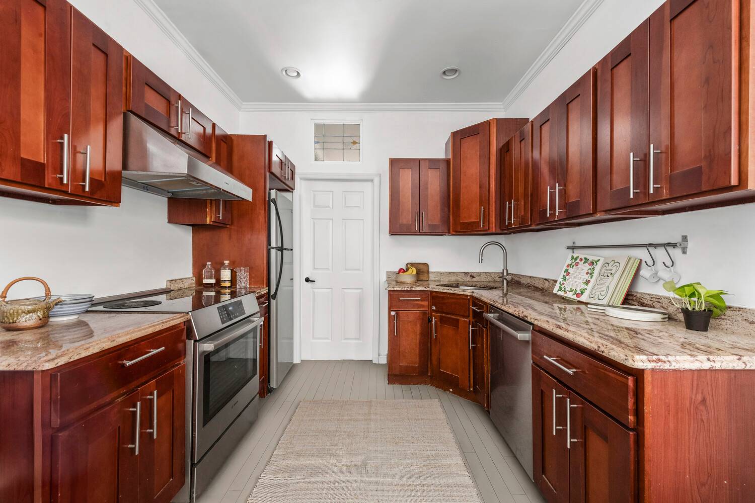 Welcome to Unit 2L, a beautifully appointed 3 bedroom, 2 bathroom condo offering nearly 1, 000 square feet of functional and stylish living space in the heart of Prospect Lefferts ...
