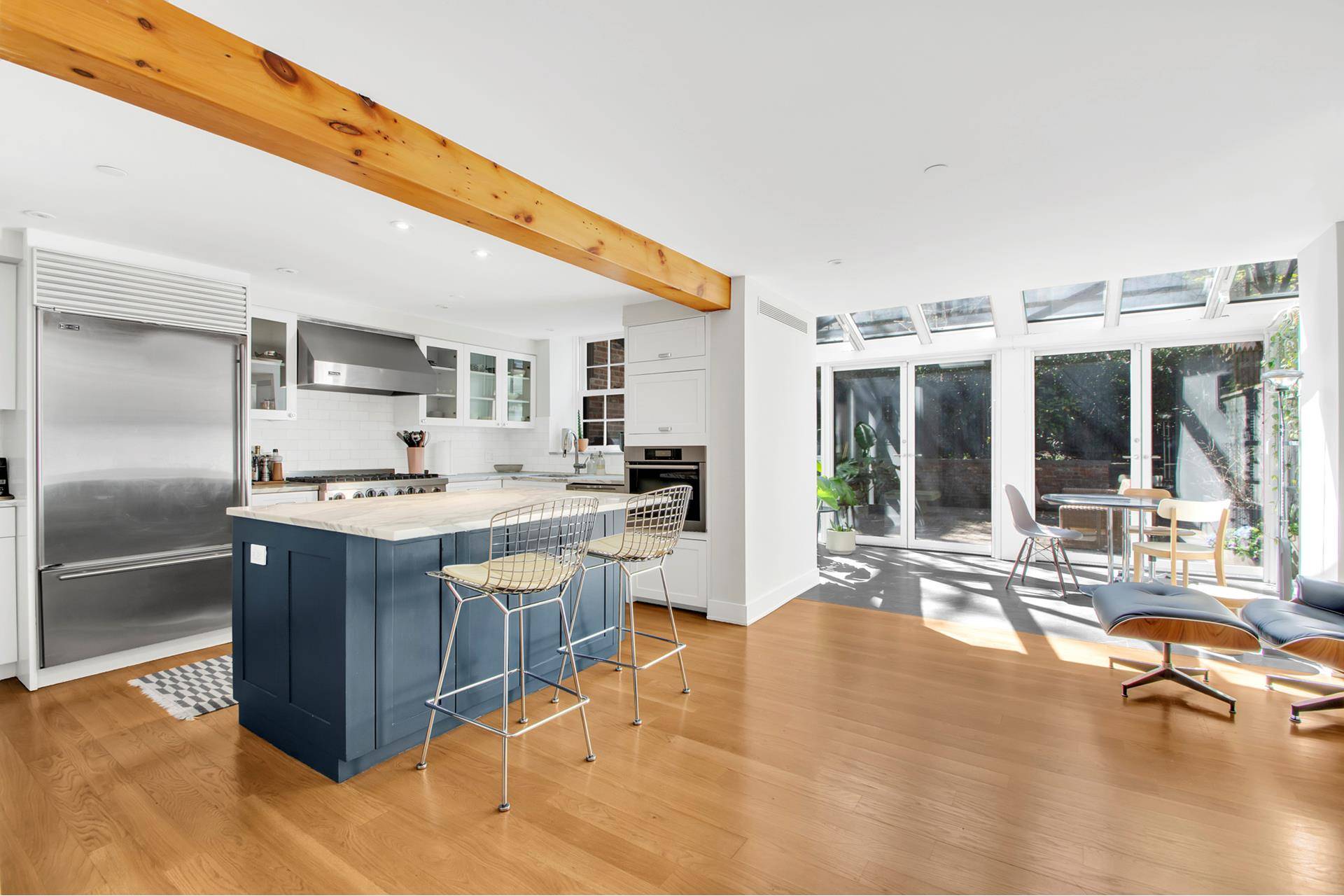 This stunning 1 bed, 1. 5 bath residence is located on one of Gramercy''s most sought after blocks.