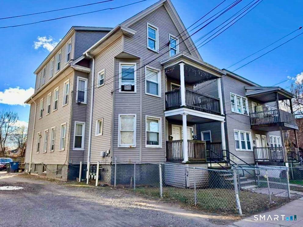 Great investment opportunity in the desirable Edgewood neighborhood !