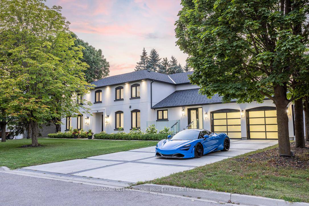 LA MAISON ECLANTATE Exquisite Luxury Estate in Prestigious King City Welcome to an extraordinary opportunity to own a truly exceptional estate nestled in one of King City's most coveted enclaves.