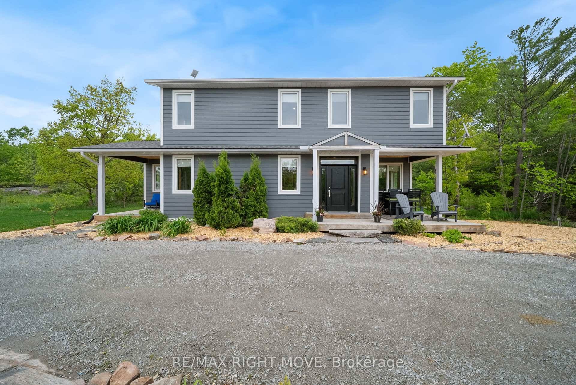 Custom Home on 3 Acres Near Georgian Bay !
