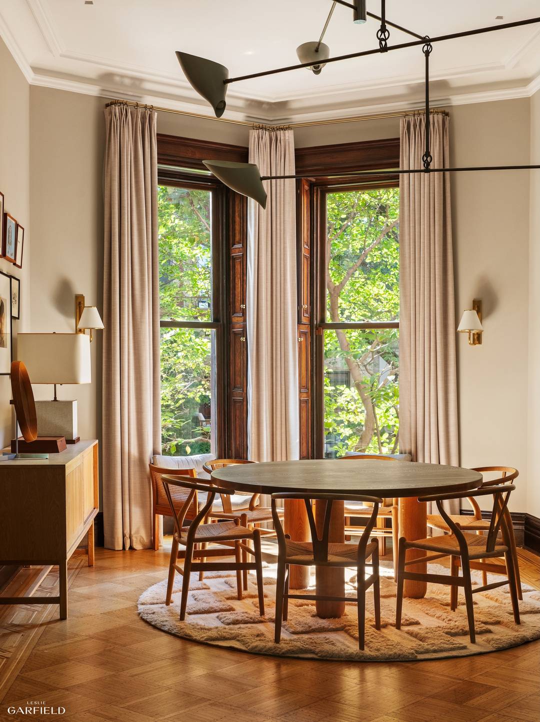 757 Carroll Street is a meticulously renovated 20 wide townhouse on one of Park Slope s most picturesque, tree lined blocks.