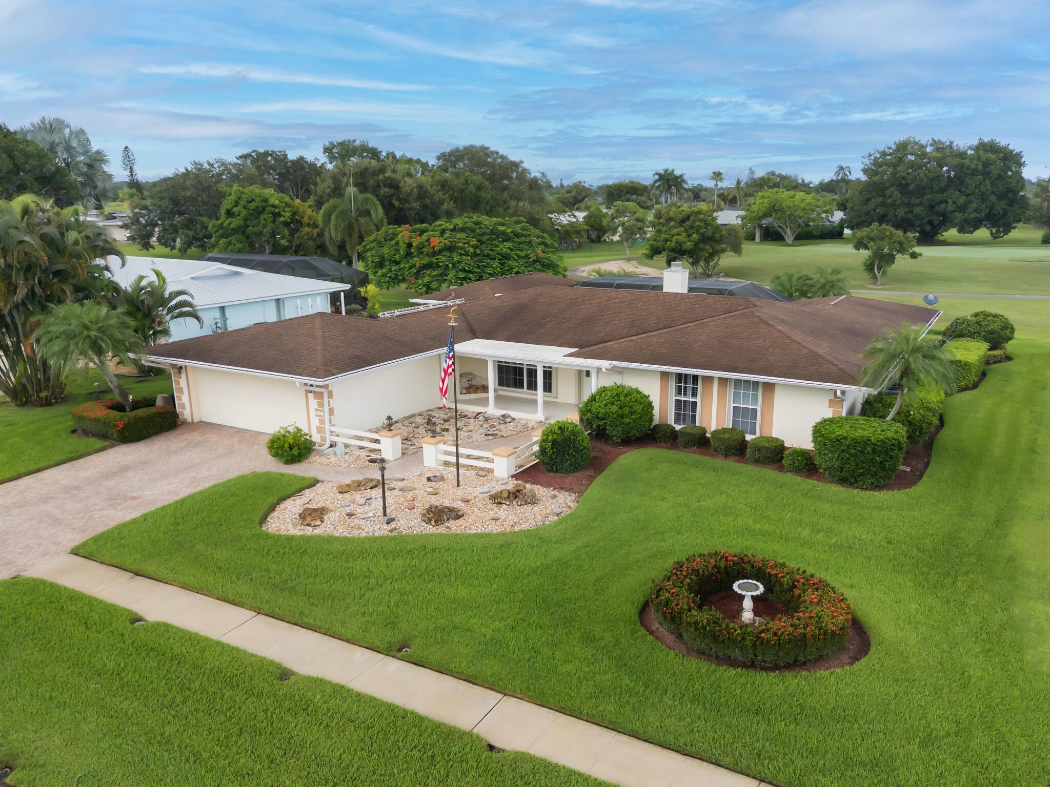 WELCOME TO THIS SANDPIPER BAY BEAUTY !
