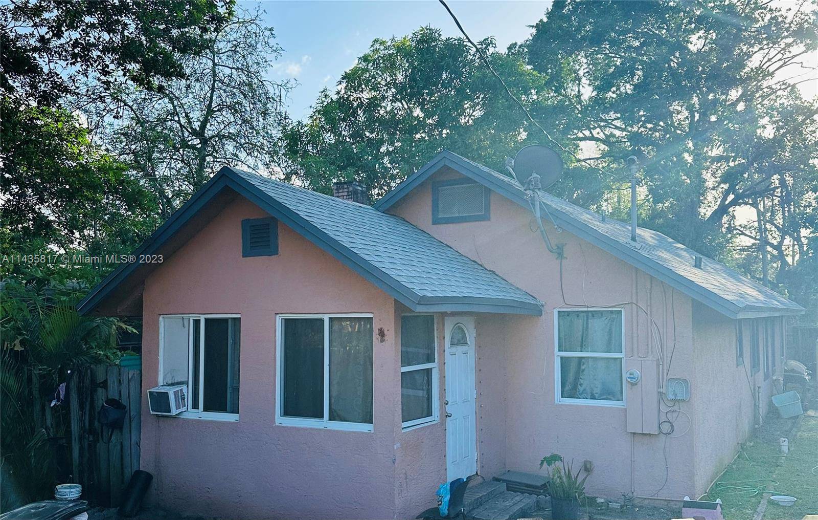Must See this GREAT corner property centrally located ROOF is approximately 1 year of AGE.
