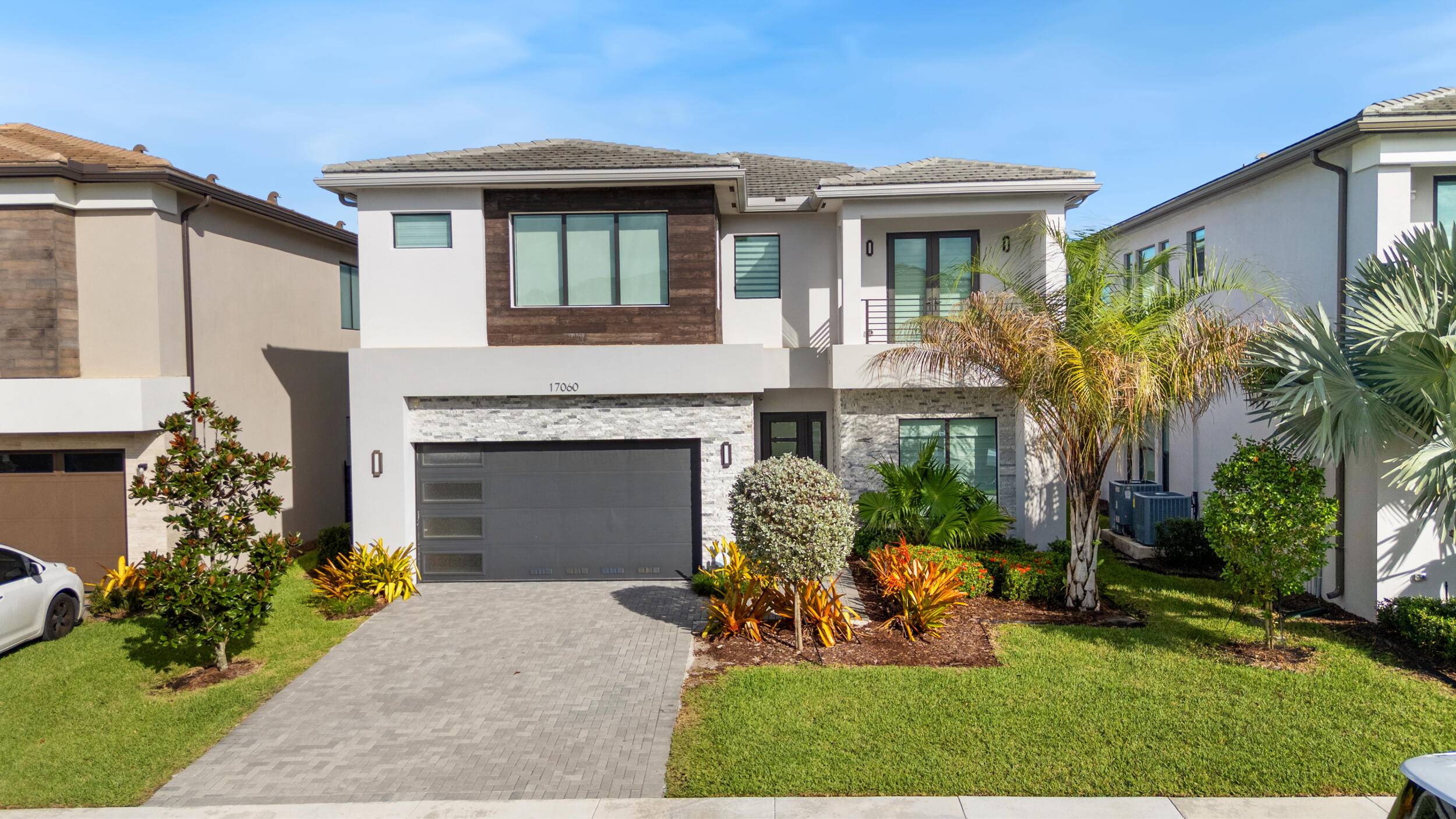 Welcome to this stunning Mariana model in the sought after community of Lotus !