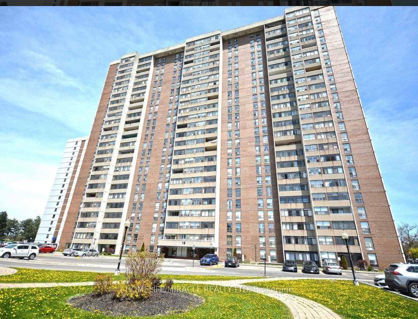 A Located in High Demand Area, Come amp ; Check this Beautifully kept amp ; Well maintained 2 Bed 1 Bath Condo Located Close To Bramlea City Centre.