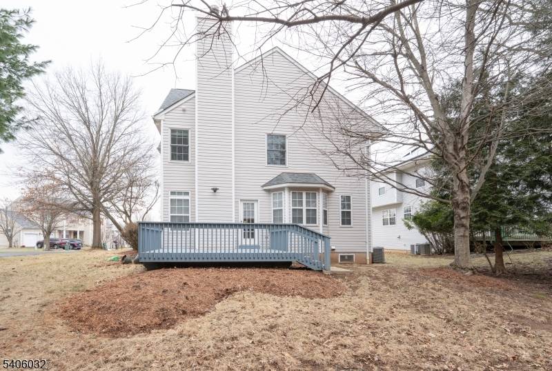 Walking distance to Mount Prospect Elementary School, daycare, after school programs, and Kumar Academy.