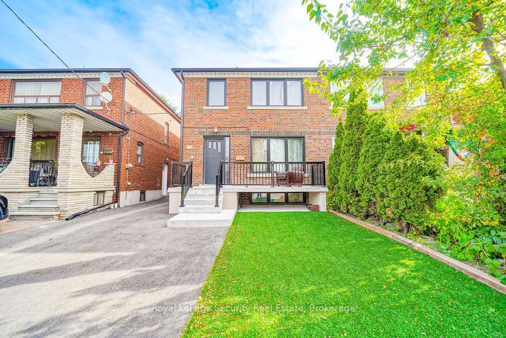 Charming Semi Detached Home in Prime Toronto Location !