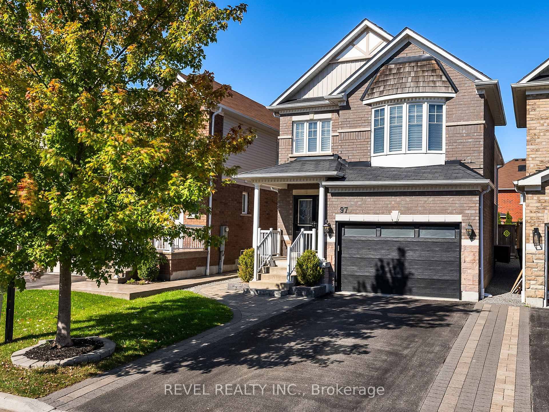 Stunning Family Home in Sought After South Ajax Welcome to your dream home in the highly desirable South Ajax community !