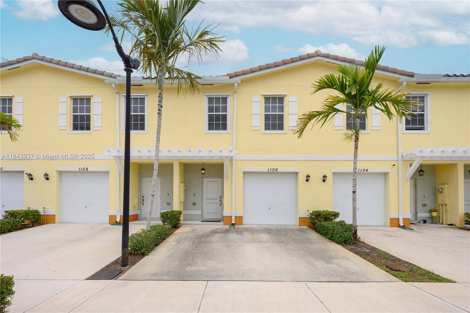 RARE OPPORTUNITY Modern 2019 Built Townhome in Gated Community !
