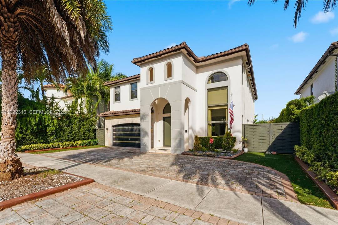 Modern elegance meets exceptional functionality in this beautifully upgraded residence, offering 4 bedrooms, 4 bathrooms, and a versatile den designed for today s lifestyle.