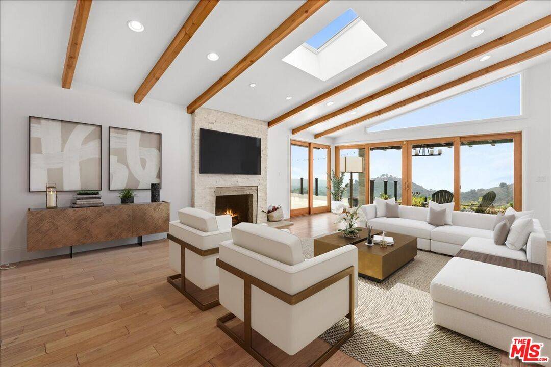 2255 Westridge Rd 5BR Brentwood La