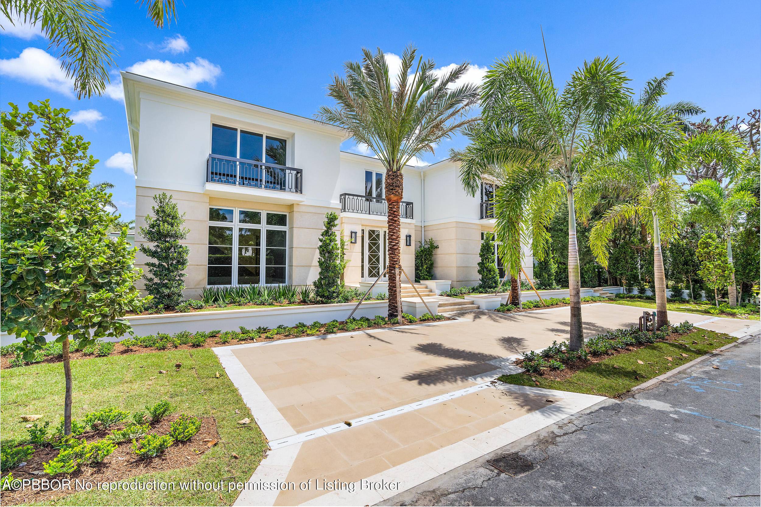 Gorgeous Newly Built Custom Home.