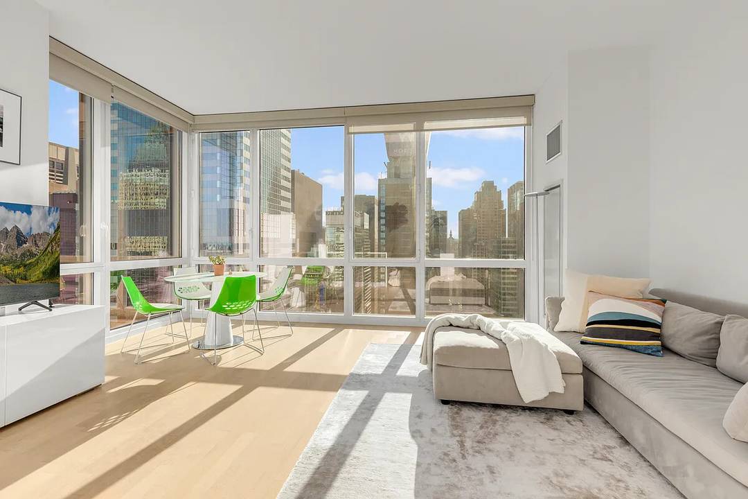 TOP FLOOR IN THE LINE ! Bathed in light and framed by 10 foot ceilings and floor to ceiling glass, this 1, 001 square foot one bedroom, 1.