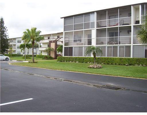 Unit across elevator, new central air, super large living room, remodeled bathroom, freshly painted, two double slidding door to the balcony, Unbranded Virtual Tour https www.