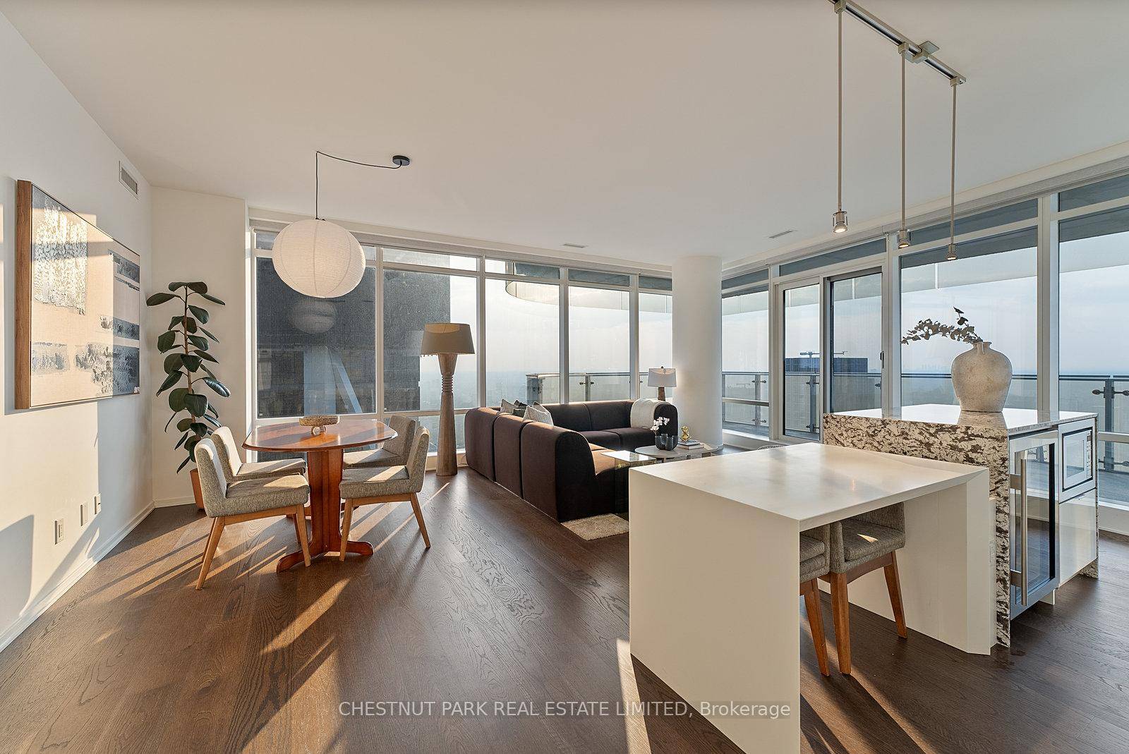 Bask in breathtaking sunsets from the 70th floor of this sky high stunner, where golden hour becomes a daily ritual.
