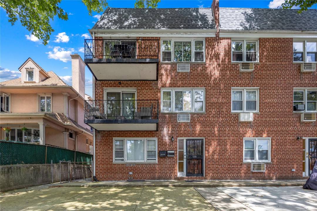 Great Investment Opportunity in the heart of Kew Gardens !