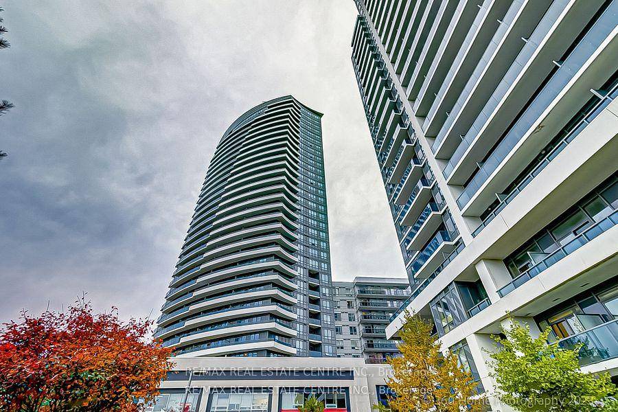 Fully Furnished Corner bright spacious 9 ft ceiling with unobstructed panoramic view.