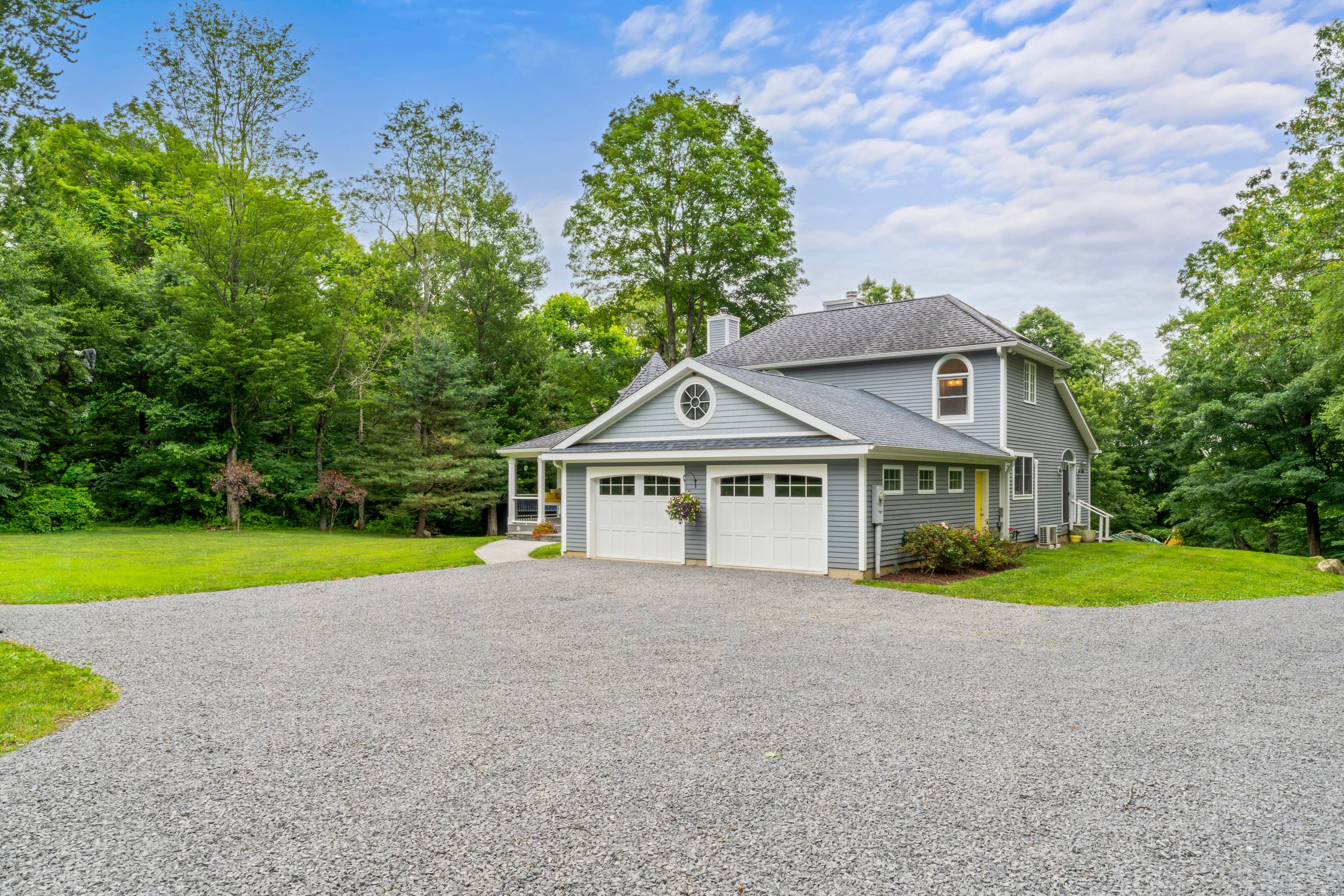 Exquisite 5 Bedroom Retreat on 3.