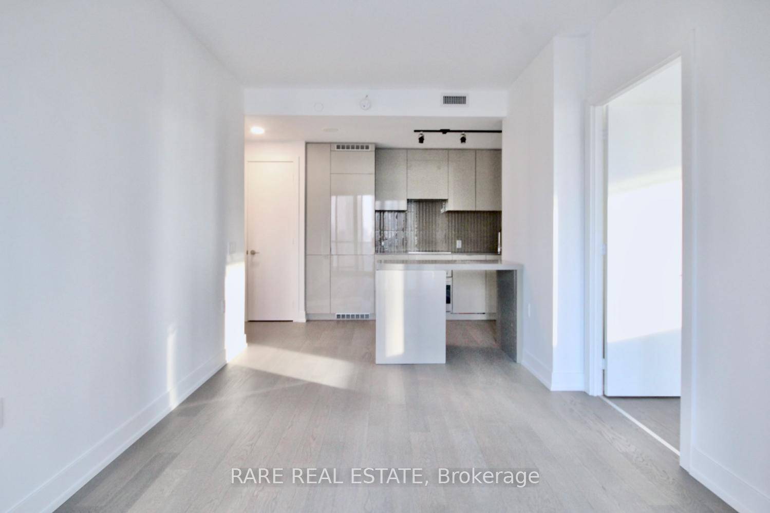 Yc Condos Corner Unit With Wrap Around Balcony Two Bedroom With Two Baths 9Ft Ceiling Bright And Spacious Engineer Wood Flooring Thru Out Steps To Subway, U Of T, Ryerson, ...
