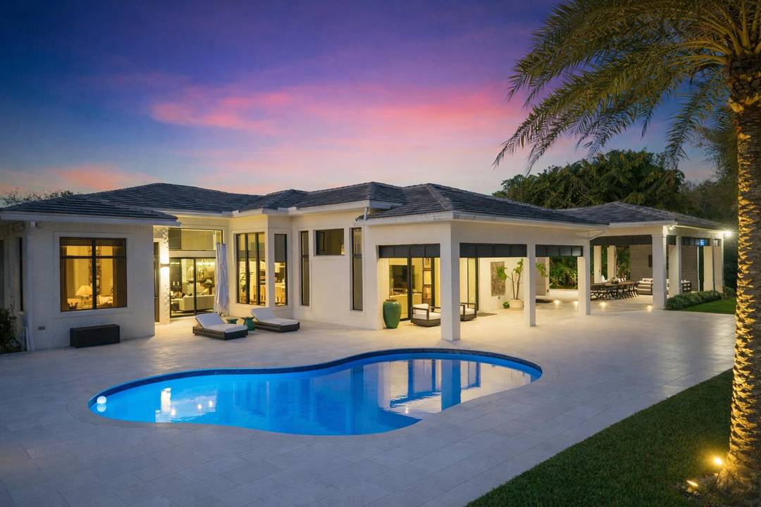Custom built Luxury Home in the prestigious Parkland Golf amp ; Country Club, ideally positioned on a private and.