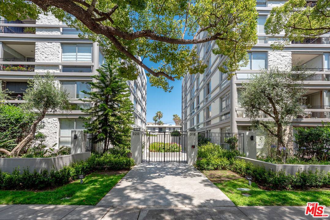 318 N Maple Dr 2BR Beverly Hills Post Office | B.H.P.O. La