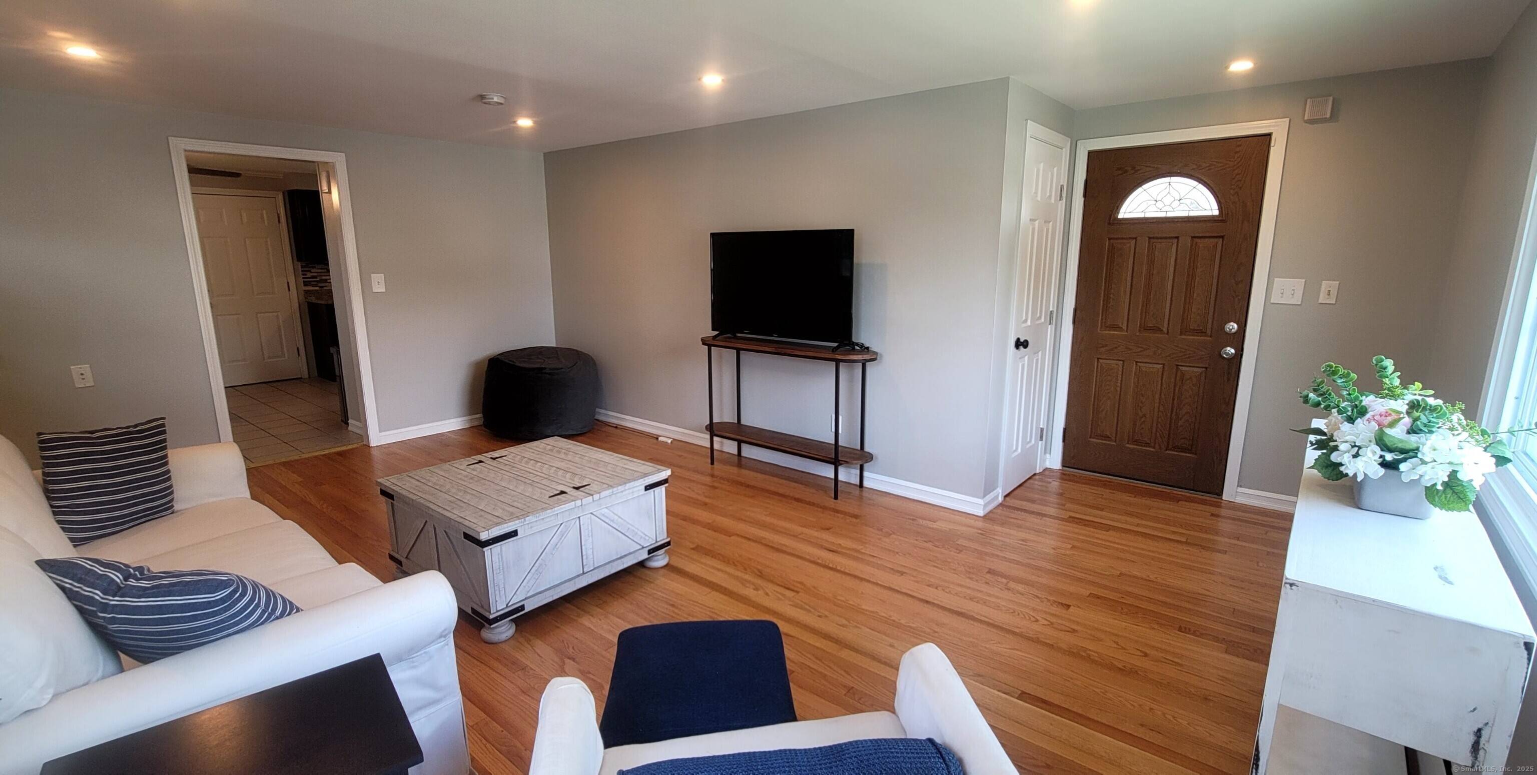 Discover this fully furnished 4 bedroom, 1 bath home in Bridgeport's North End, minutes from Sacred Heart University.