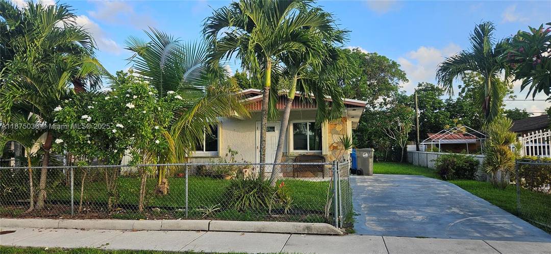 Welcome to this beautifully maintained SF residence.