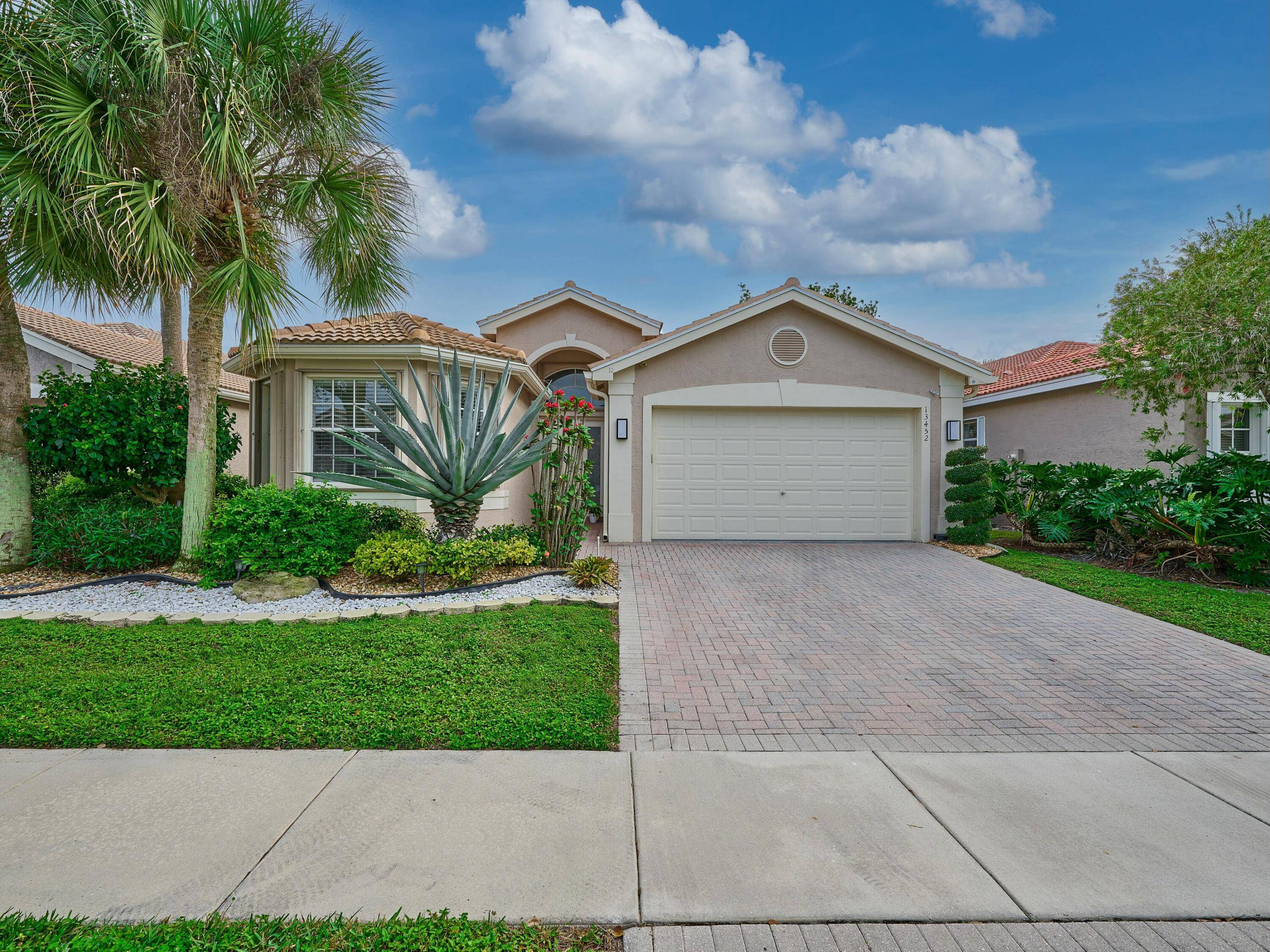 Valencia Falls 55 Plus Community Lake View Newer Roof No Road Noise Welcome to Valencia Falls !