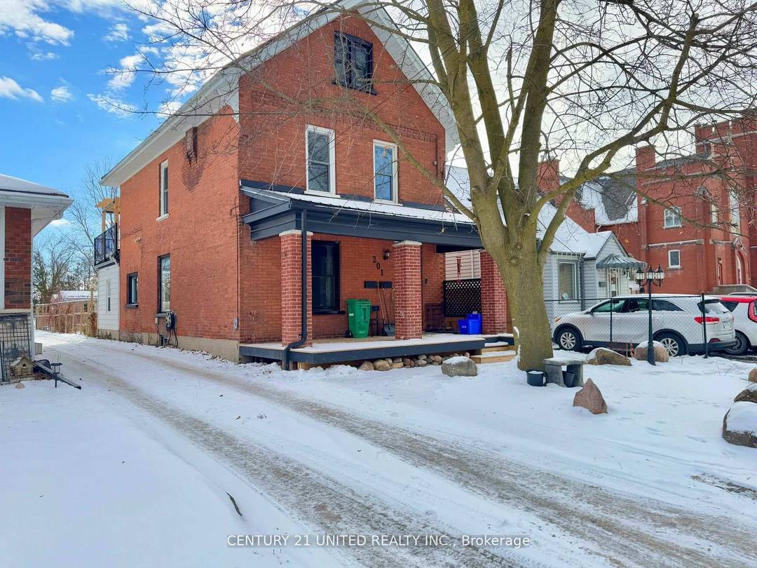 Impressive 2. 5 storey duplex in the heart of Peterborough in a safe, walkable community backing onto King Edward Park !