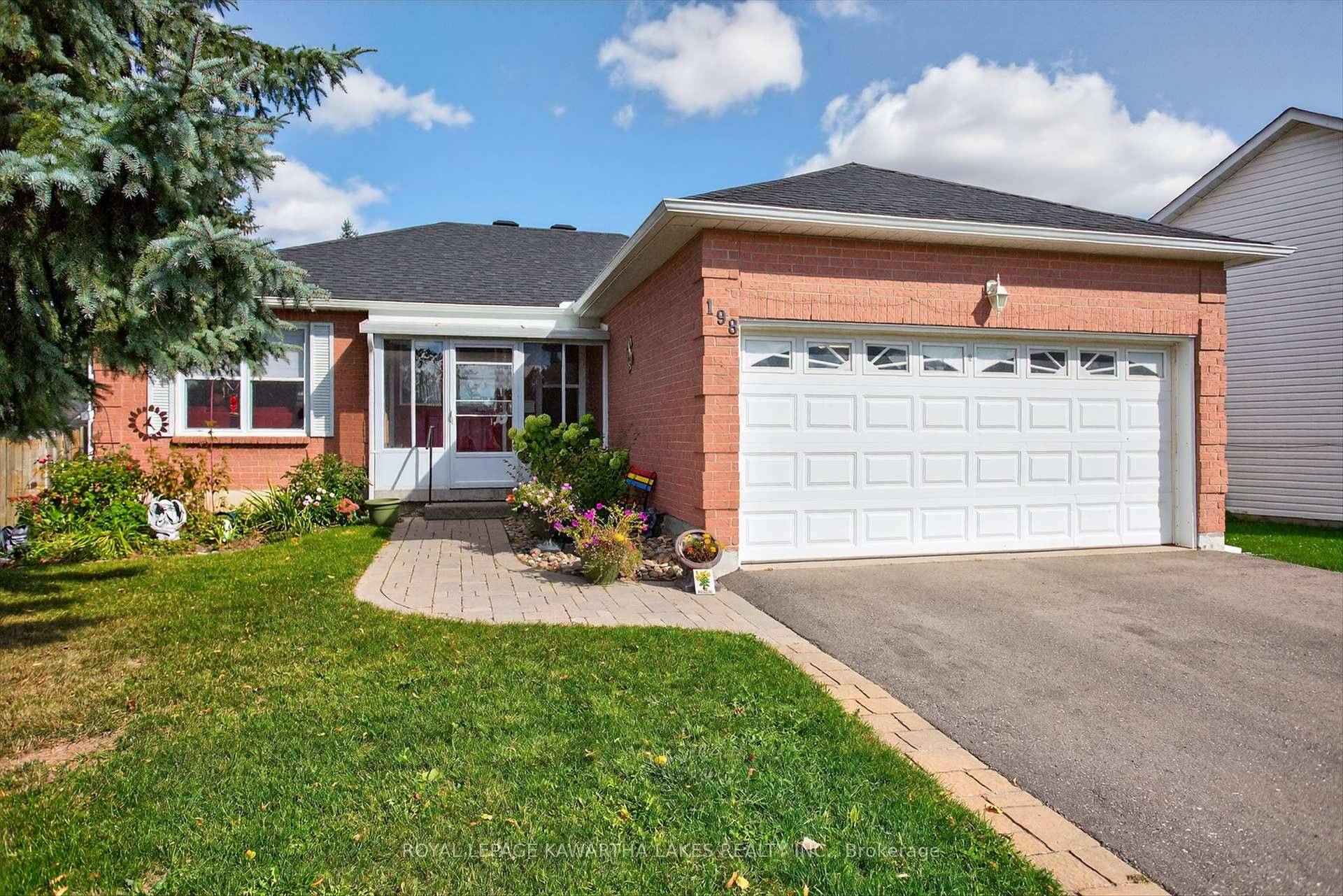 Neat amp ; Tidy 3 1 bedroom, 2 bath bungalow in quiet Lindsay northward neighbourhood.