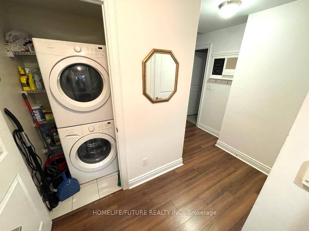 A Luxurious Two Bedrooms With Two 4Pc Ensuite Bathroom.